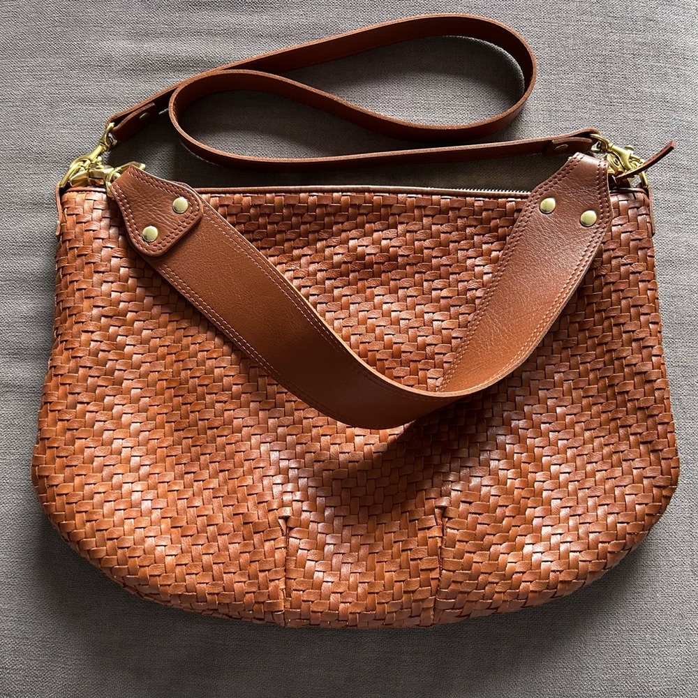 Clare V. Hazelnut zigzag Moyen Messenger bag (EUC)